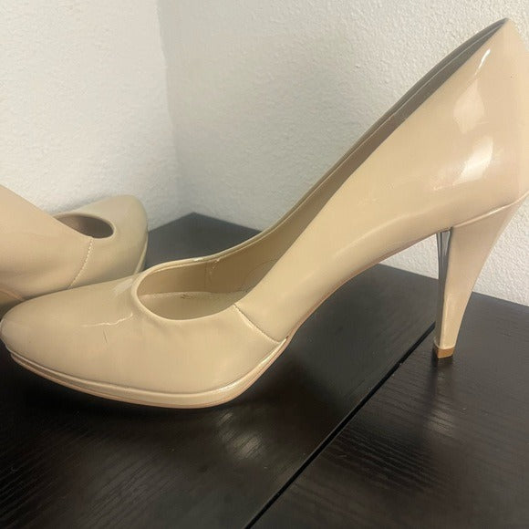 Ellen Tracy Cream Heels Classic Stiletto Design