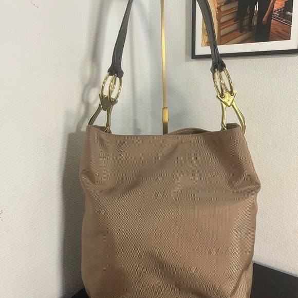 Elegant Brown Shoulder Bag with Versatile Design