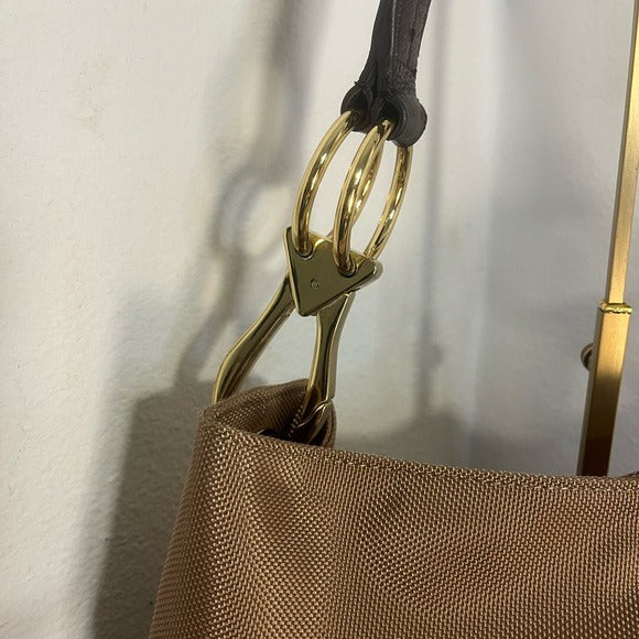 Elegant Brown Shoulder Bag with Versatile Design